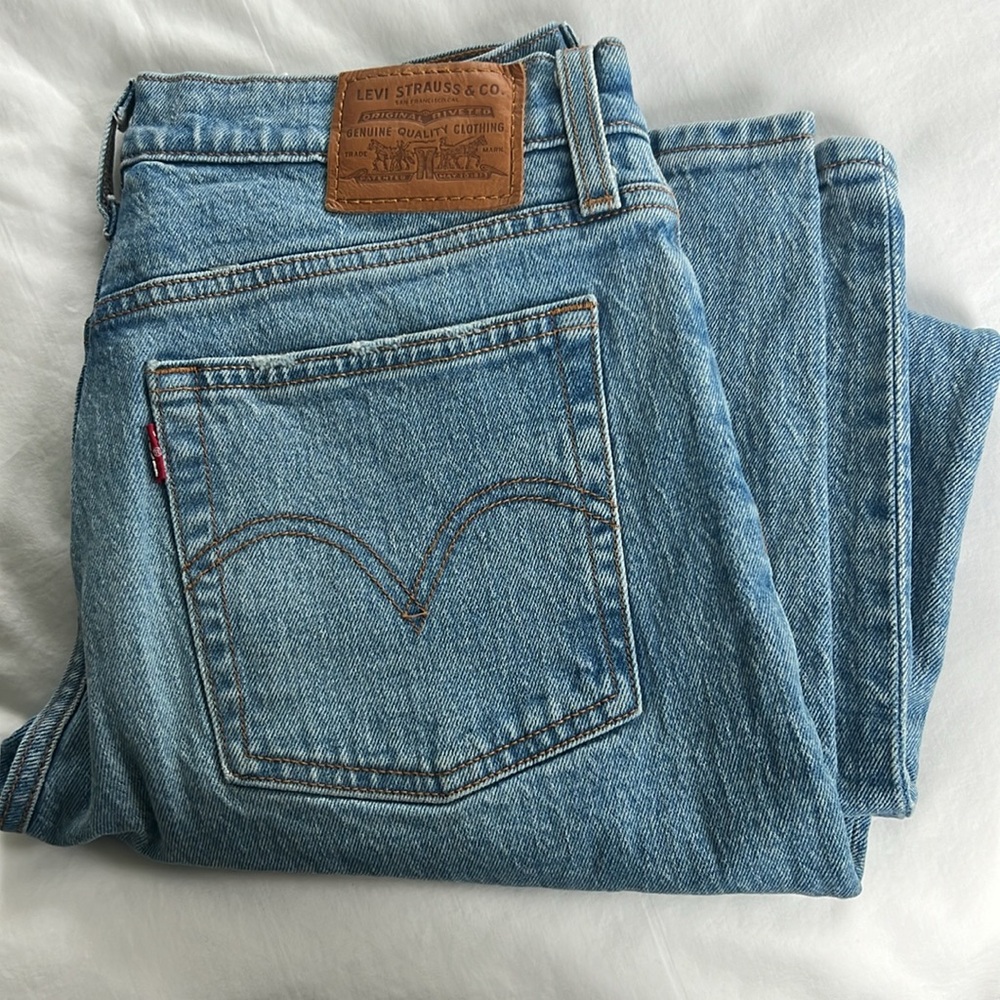 Levi’s Wedgie Jean size 27